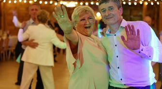 Wspaniały bal absolwentów z okazji 80-lecia szkoły w Bujnach w Dresso w Sulejowie ZDJĘCIA