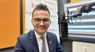 Piotrków potrzebuje współpracy, a nie sporów – rozmowa z posłem Adrianem Witczakiem