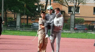 Piękne otrzęsiny w III LO w Piotrkowie ZDJĘCIA