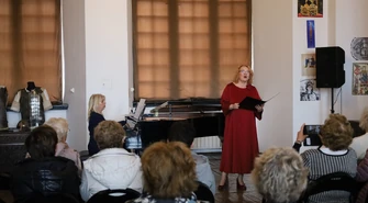 Aktywni i pełni pasji – seniorzy odkrywali kulturę w piotrkowskim zamku