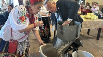 Kiszenie kapusty jak za dawnych lat – Świątniki pielęgnują smak tradycji