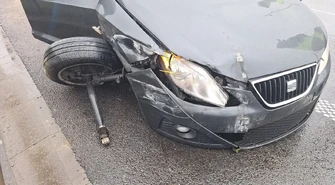 76-latek uderzył w bariery. Ranna pasażerka