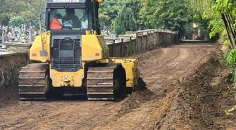 Kamieńsk. Powstaje nowa droga przy cmentarzu 