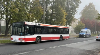 Dwie osoby poszkodowane w zdarzeniu z udziałem autobusu MZK na ul. Słowackiego