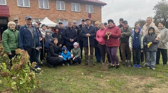 Zielona inicjatywa w Młynarach: Dom Ludowy zyska nową zieleń i drzwi dzięki lokalnej społeczności