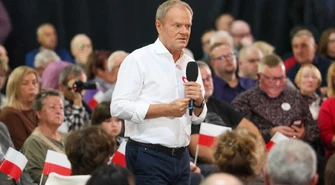 Donald Tusk z wizytą w Piotrkowie. Były duże i dobre emocje oraz przerwane wystąpienie ZDJĘCIA