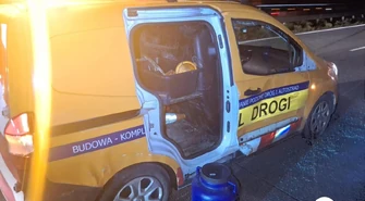 Uderzył w pojazd służb i ciężarówkę, a potem uciekł. Jest nagranie z wypadku