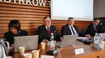 Burzliwe obrady Rady Miasta: podwyżka dla prezydenta, małpki i rozpad klubu byłego prezydenta! RELACJA LIVE