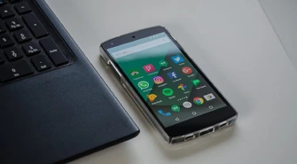 Jaki telefon wybrać dla nastolatka? 5 ważnych elementów