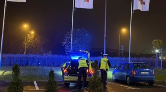Prawie promil za kierownicą. Zatrzymana przy markecie Auchan