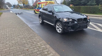 93-latek na rowerze potrącony przez BMW w Grabicy. Rowerzysta wymusił pierwszeństwo!