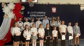 „Być Polakiem to być odważnym w sercu, mądrym w myśli i życzliwym w działaniu.” Obchody Narodowego Święta Niepodległości w szkołach gminy Moszczenica