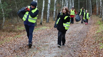Kolejna świetna inicjatywa! Fundacje i wolontariusze posprzątali las przy Schronisku w Piotrkowie