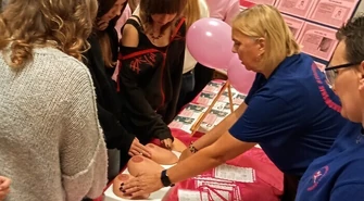 Świetna akcja w III LO. Amazonki opowiadały o profilaktyce raka piersi