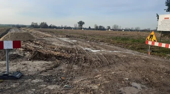 Budowa drogi w Woźnikach w gminie Wola Krzysztoporska rozpoczęta