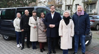 Nowy Renault Traffic w DPS Piotrków – miasto kupiło samochód dla pensjonariuszy