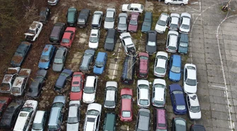 Składowisko wraków na terenie MZK w Piotrkowie. Niektóre stoją tam ponad 15 lat