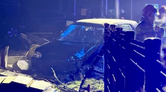 Rajd po Śląskiej! Staranował płot i uszkodził budynek. Uciekł, bo był kompletnie pijany  ZDJĘCIA