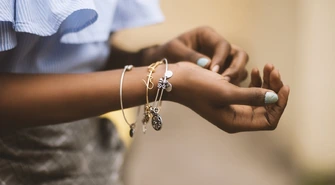 Jak nie przepłacić za biżuterię w Black Friday? Sprawdzone wskazówki