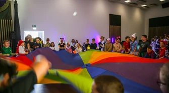 Dzień Postaci z Bajek w Czarnocinie: kolorowy bal pełen zabawy i uśmiechów