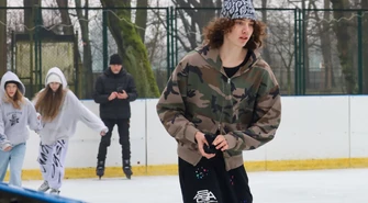 Mikołajkowe otwarcie sezonu na miejskim lodowisku ZDJĘCIA
