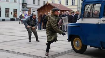 PRL wrócił na ulice Piotrkowa! Takiej zabawy z cinkciarzami i konspiratorami jeszcze nie było ZDJĘCIA
