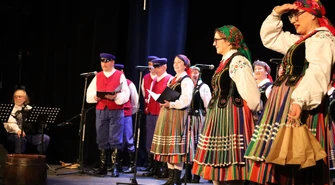 "A jak jo wyskocę"- Piotrkowianie porwali publiczność koncertem pełnym folkloru