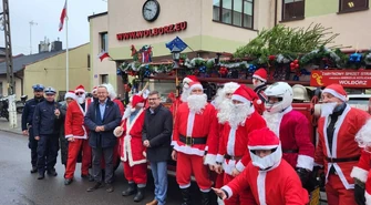 Motocykliści w mikołajowych czapkach rozpoczęli świąteczny czas w Wolborzu