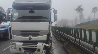 Kolizja na S8 – zablokowany lewy pas w kierunku Warszawy