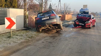 Groźna czołówka na Michałowskiej. Jedna osoba trafiła do szpitala