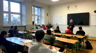 Policja uświadamia uczniów na temat hejtu, mowy nienawiści oraz przemocy rówieśniczej