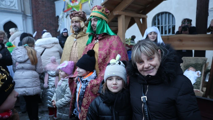 Barwny Orszak Trzech Króli przemaszerował Piotrkowem ZDJĘCIA