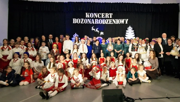 Koncert Bożonarodzeniowy w Czarnocinie. Muzyka, tradycja i lokalna wspólnota w świątecznym wydaniu
