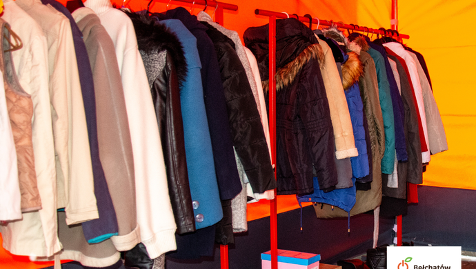 Masz zbędne ubrania zimowe? Przynieś je i pomóż innym