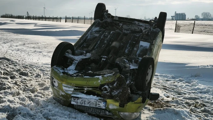 Dachowanie na DK12 w Srocku ZDJĘCIA