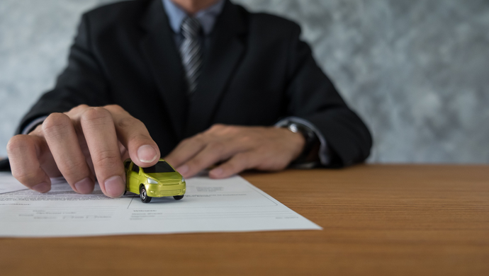 OC a wiek samochodu – jak zmienia się składka i od czego to zależy?