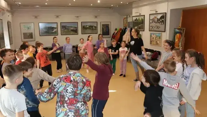 Artystyczne ferie zimowe z MOK – ruszają zapisy na kreatywne zajęcia dla dzieci i młodzieży