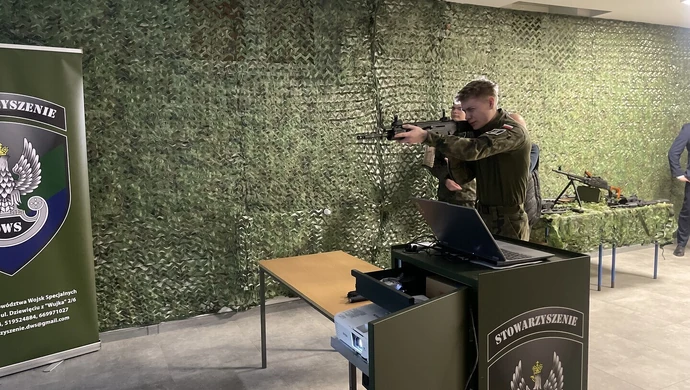  Wirtualna strzelnica w piotrkowskim IV LO już działa