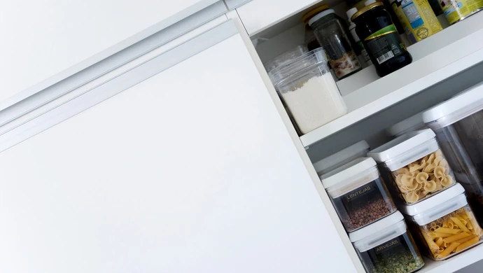 Czy istnieje sposób na niedrogi remont kuchni?