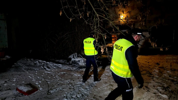 Kolejne osoby uratowane przed wychłodzeniem przez policjantów