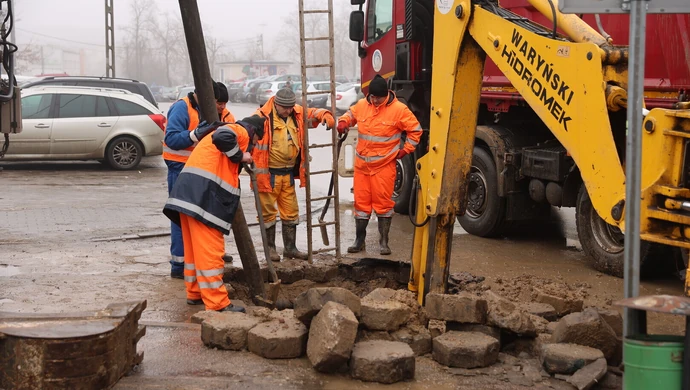 Pękła rura na Targowej. Duża awaria w Piotrkowie
