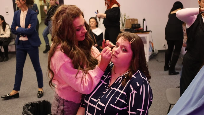 Salon piękności przed wielkim balem. Tak wyglądały przygotowania do „Night to Shine” w Tomaszowie Mazowieckim