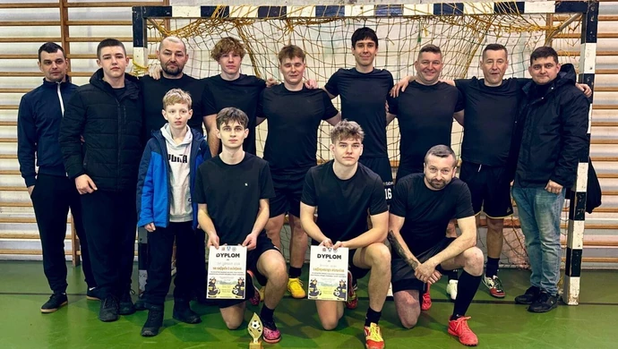 Strażacy rywalizowali na parkiecie. Sportowe emocje podczas Gminnych Halowych Zawodów OSP w Czarnocinie