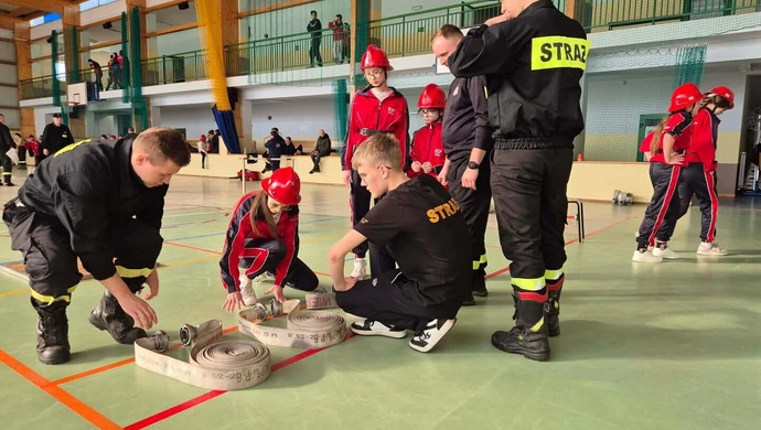 Straszów zdominował halowe zawody młodzieżowych drużyn pożarniczych