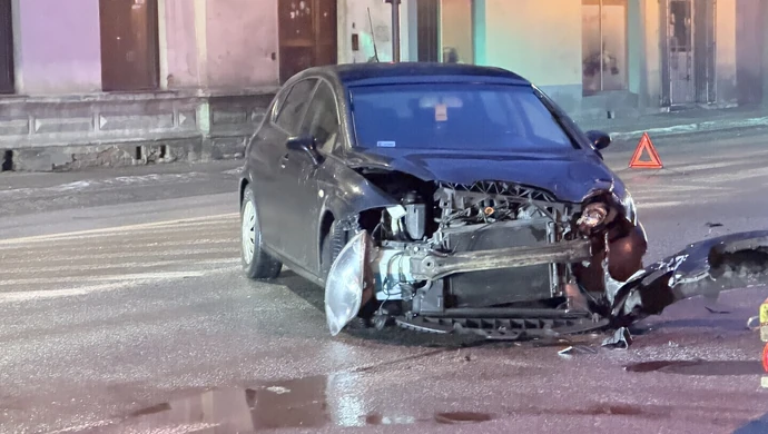 Dwa samochody zderzyły się na skrzyżowaniu