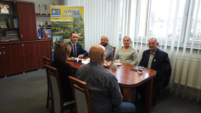 Powstanie nowa świetlica wiejska w Ostrowie. Gmina podpisała umowę na realizację inwestycji