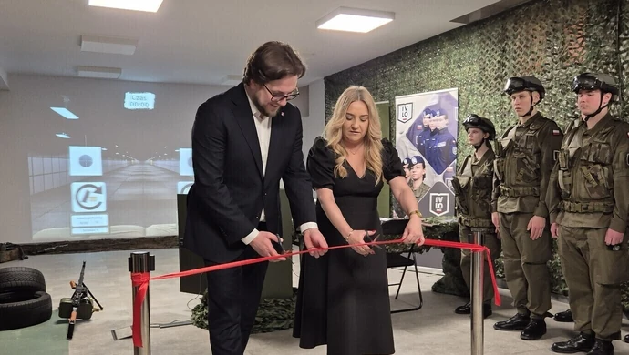 Nowoczesna wirtualna strzelnica otwarta w IV LO w Piotrkowie Trybunalskim