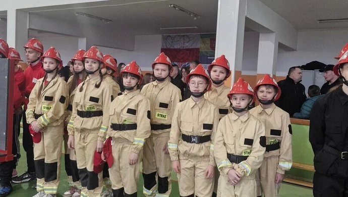 III Powiatowe Halowe zawody młodzieżowych drużyn pożarniczych w Gorzkowicach 