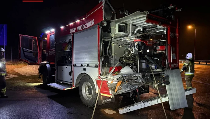 TIR nie wyhamował i uderzył w strażaków. Znów groźnie na A1