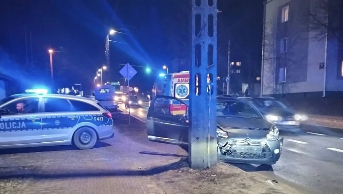 Kierujący z prawie 3 promilami spowodował kolizję i uderzył w słup